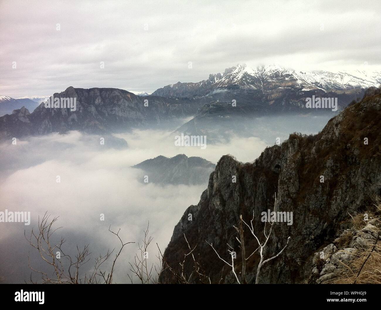 Rolling fog hi-res stock photography and images - Alamy