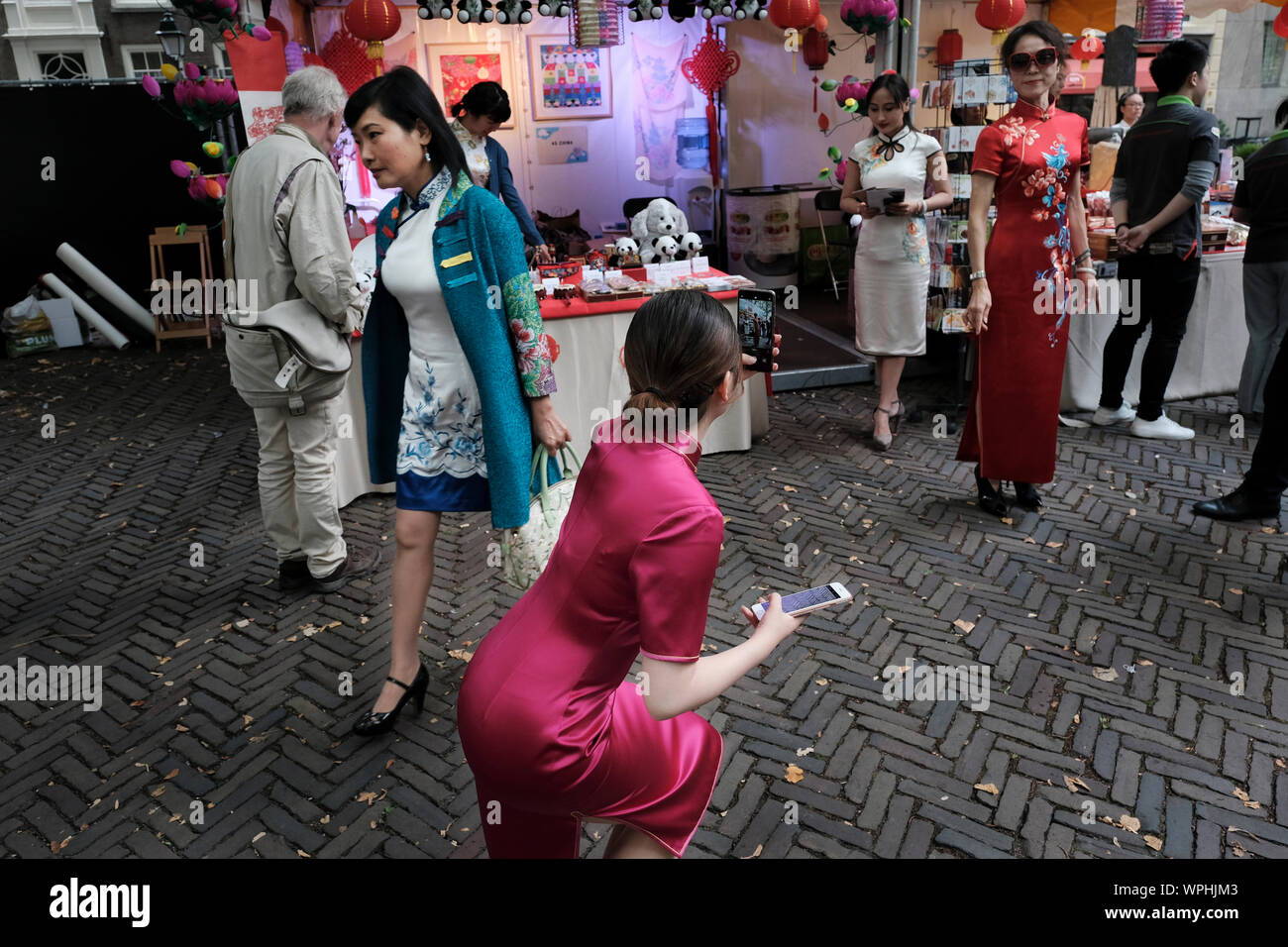 Qipao Stock Photos Qipao Stock Images Alamy - 