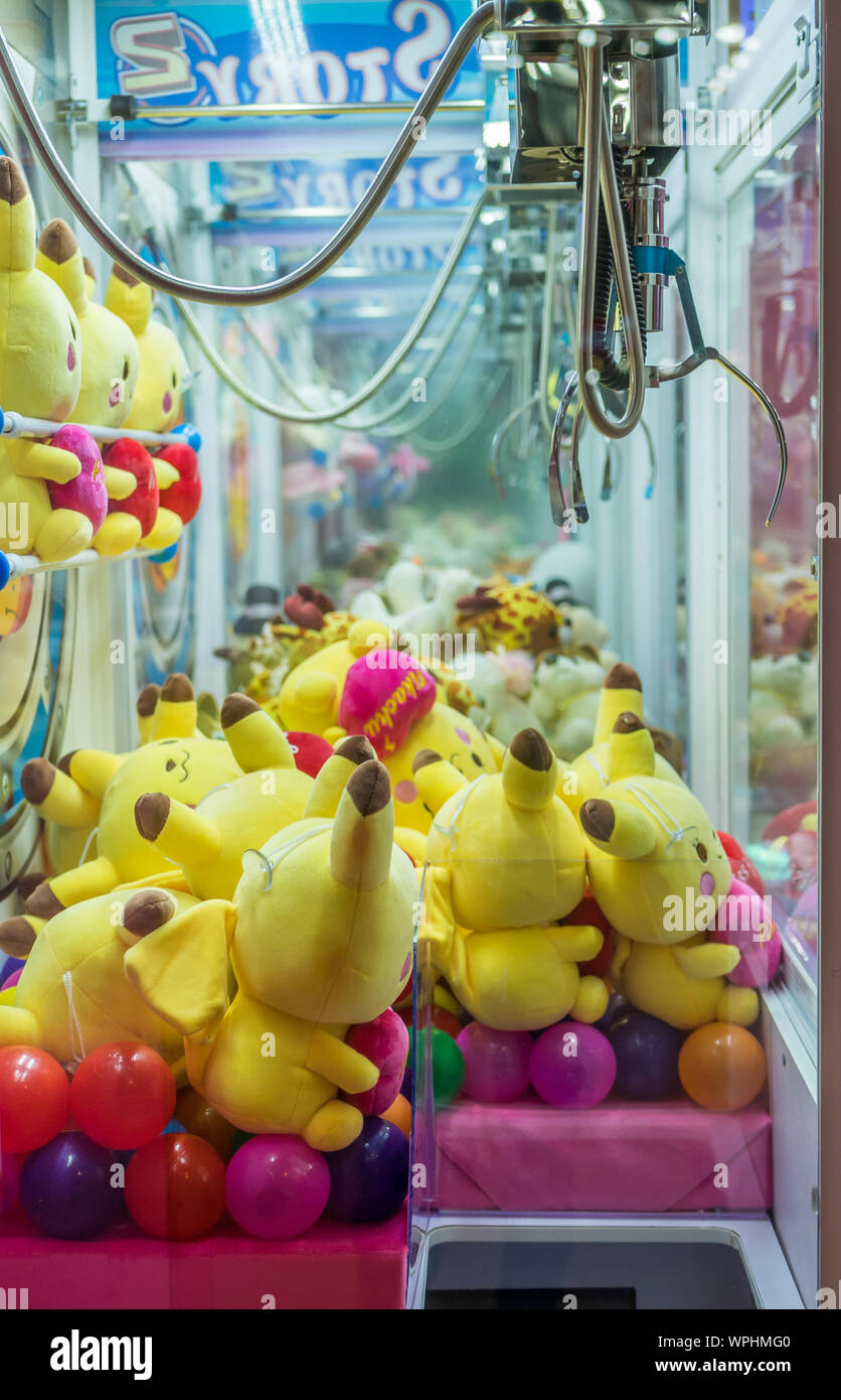 Toy claw machine hi-res stock photography and images - Alamy