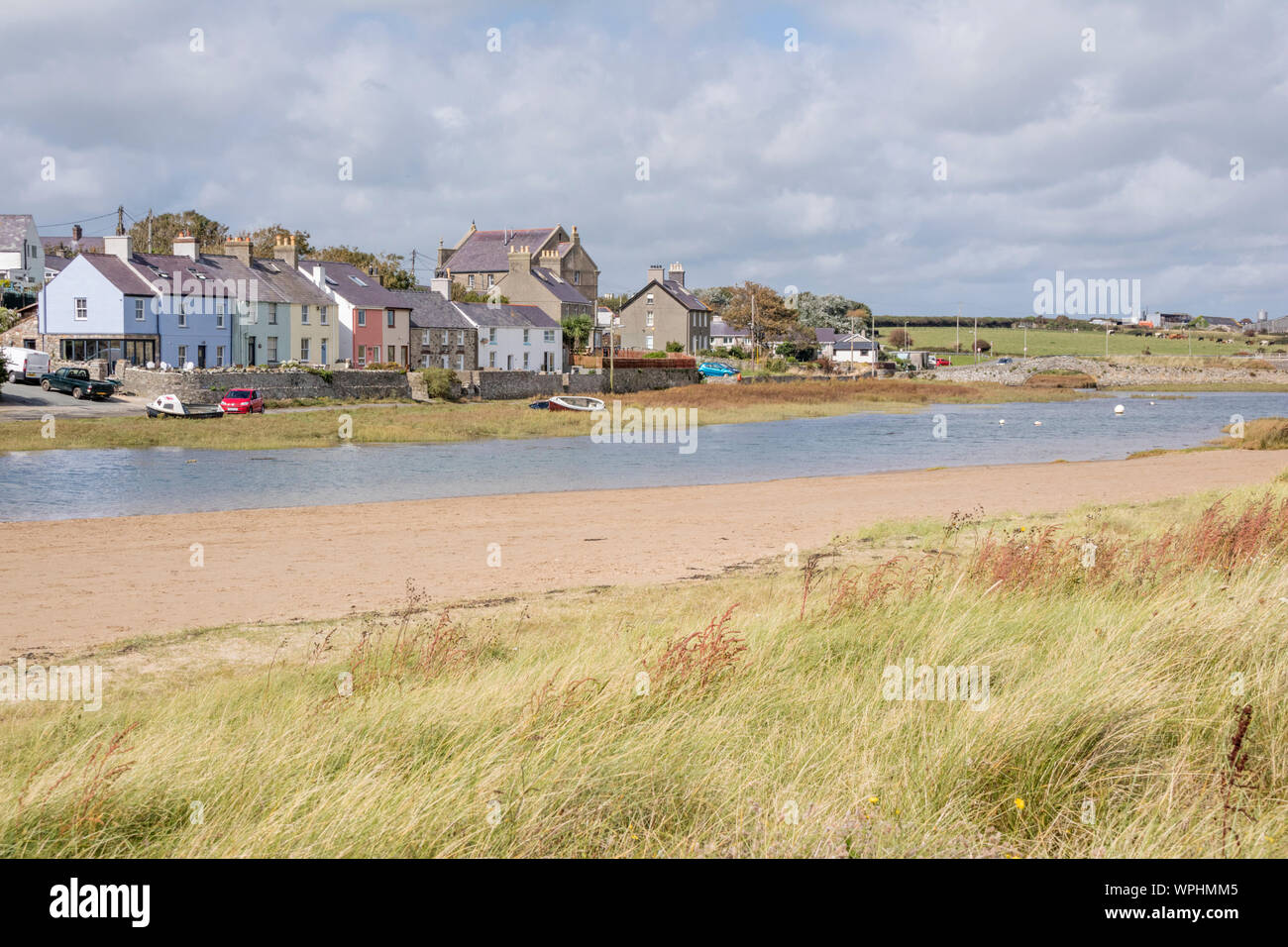 Attractive cottages at Aberffraw (Welsh: Aberffro) on the banks of the tidal Afon Ffraw (Ffraw River), on the Isle of Anglesey, North Wales, UK Stock Photo