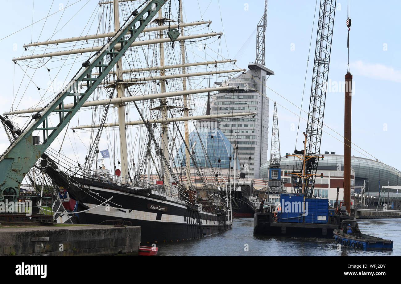 09 September 2019, Bremen, Bremerhaven A crane is on the right side of