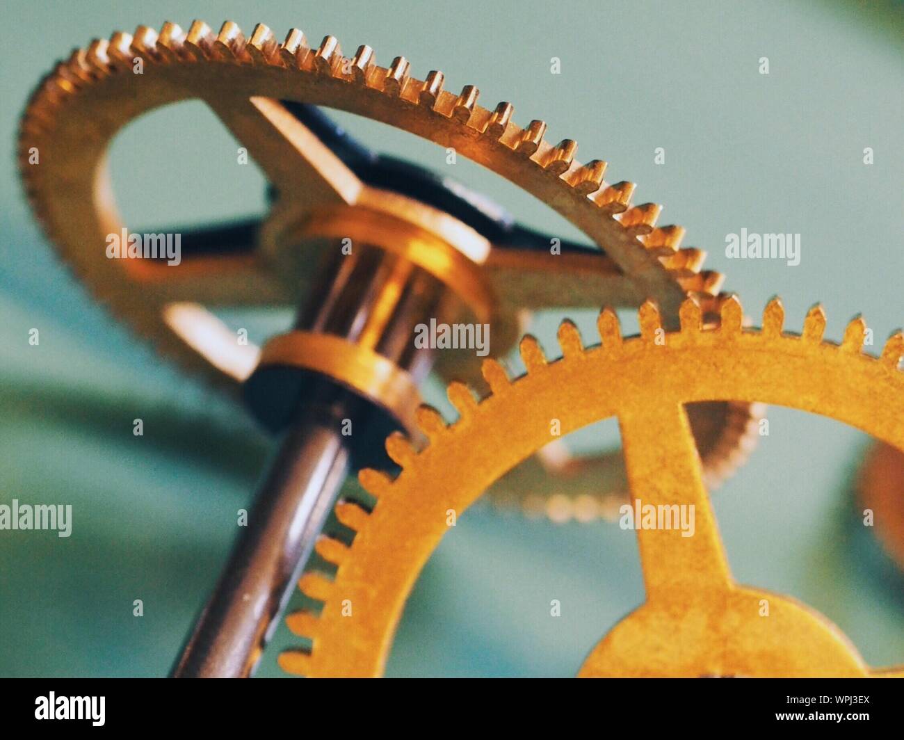 Clock gears time machinery hires stock photography and images Alamy