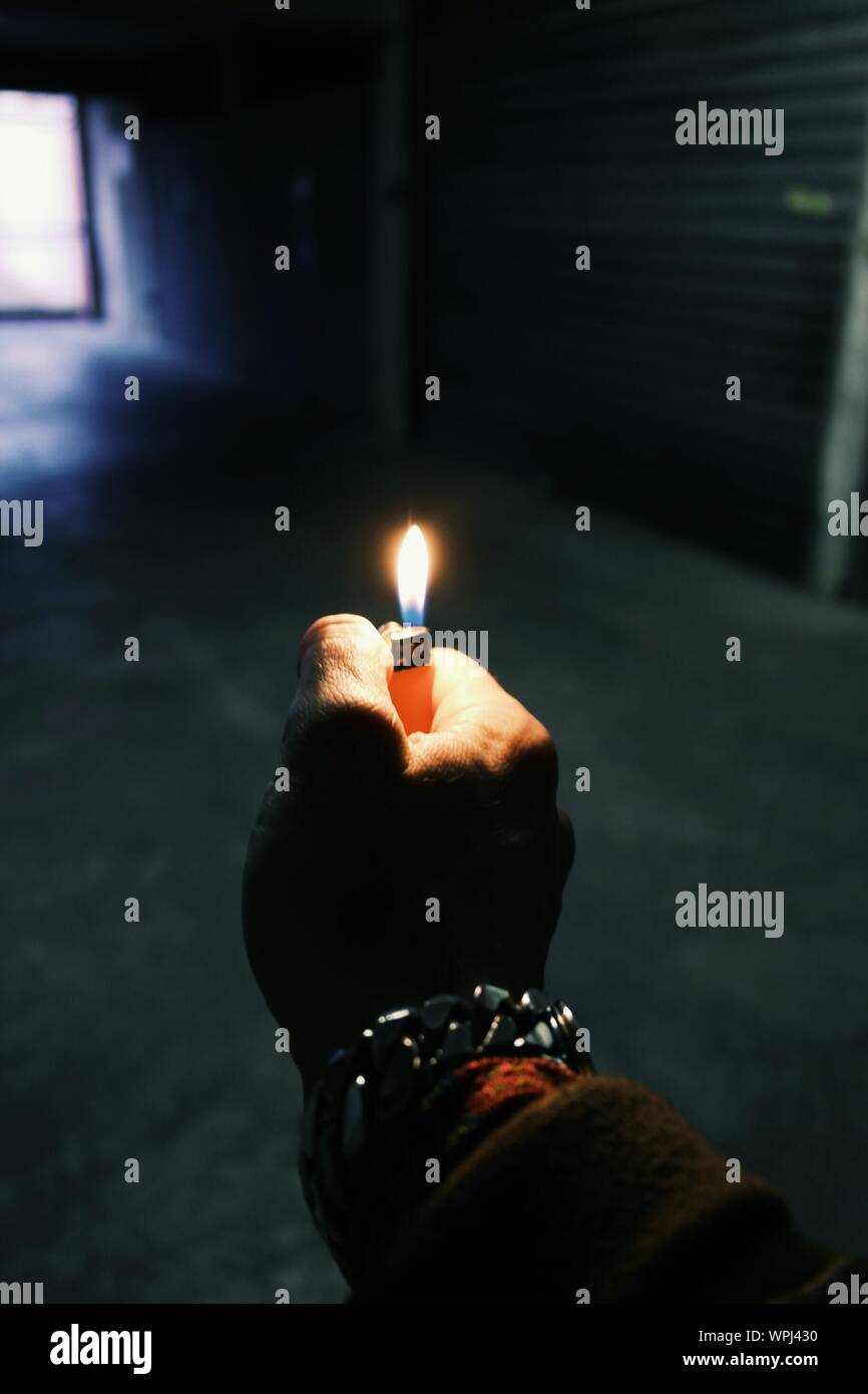 Hand holding lighter hi-res stock photography and images - Alamy