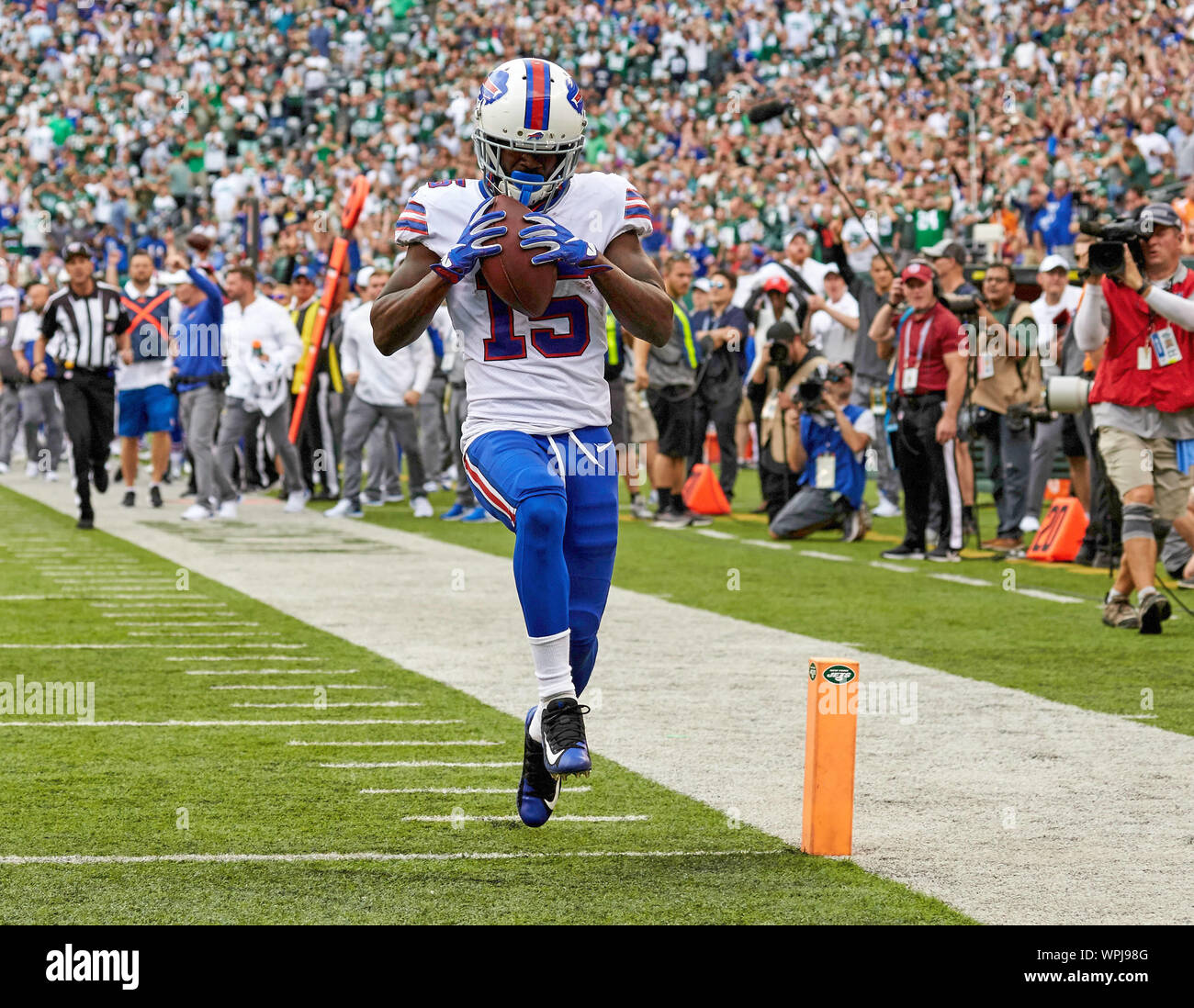 East Rutherford, New Jersey, USA. 8th Sep, 2019. Buffalo Bills wide  receiver John Brown (15) makes a catch and scores the winning touchdown in  the fourth quarter during a NFL game between