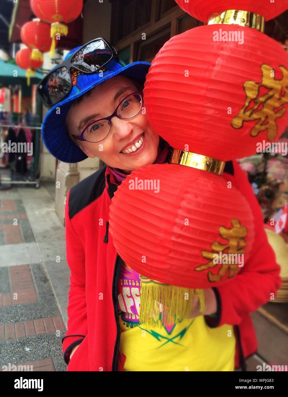 standing chinese lanterns