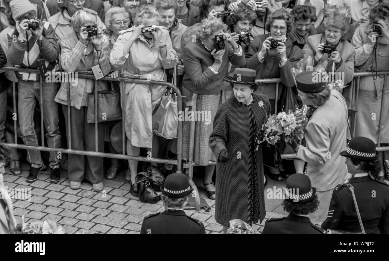 The Queen opens the new Norwich and Peterborough Building Society building in 1988 Stock Photo