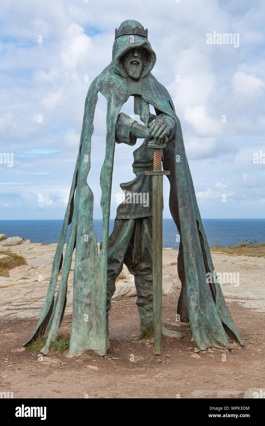 Bronze statue of King Arthur, Gallos, at Tintagel Castle, North Cornwall, England, UK Stock