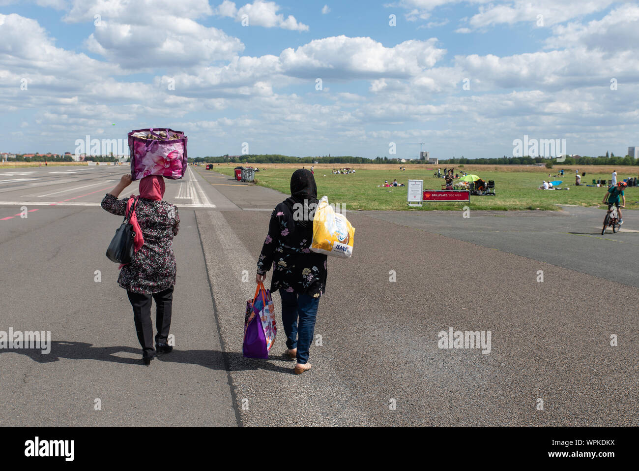 On a Sunday 2 muslim women arrive in Tempelhof airport  where they'll spend the rest of the day eating and relaxing, Berlin, Germany. Stock Photo