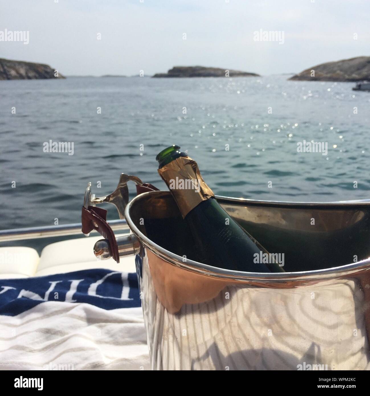 Champagne in bucket hires stock photography and images Alamy