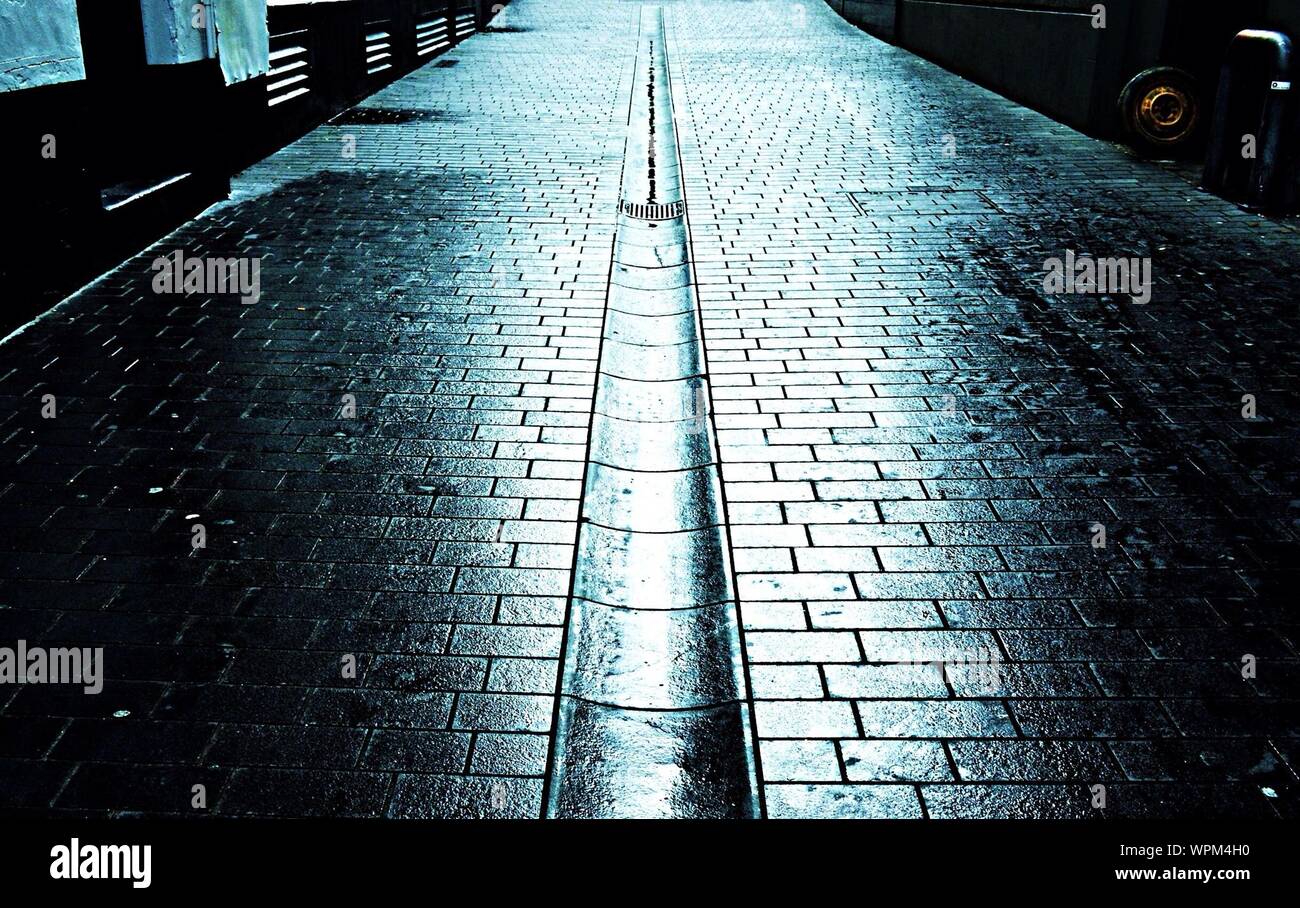 Sidewalk gutter hi-res stock photography and images - Alamy