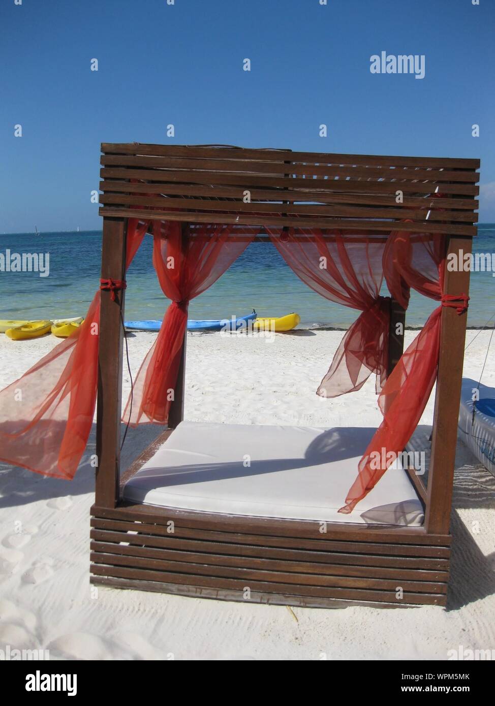 Four Poster Bed On The Beach Stock Photo Alamy