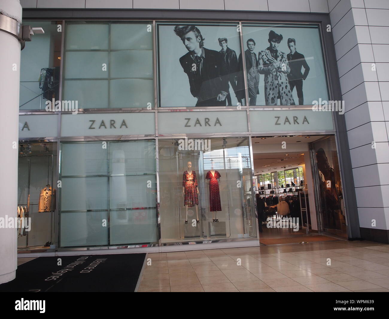 Zara store in Intu shopping centre, Milton Keynes, UK Stock Photo - Alamy
