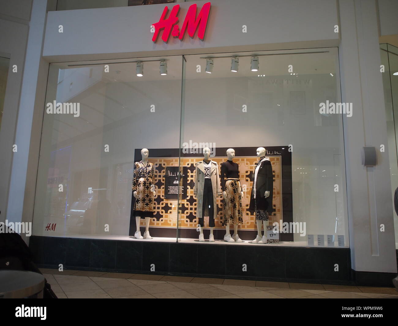 H&M store in Intu shopping centre, Milton Keynes, UK Stock Photo - Alamy