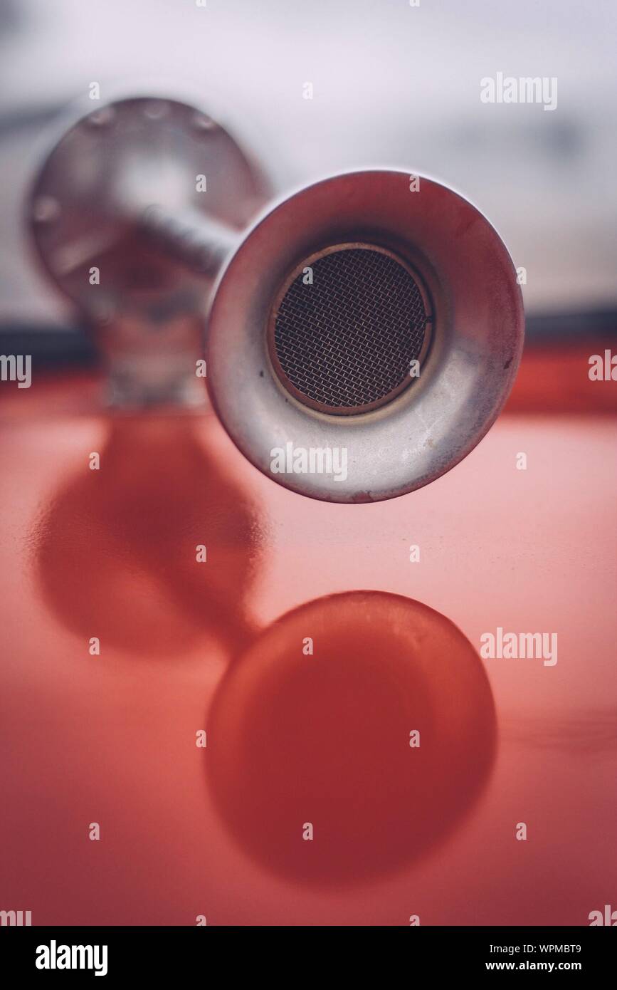 red car horn