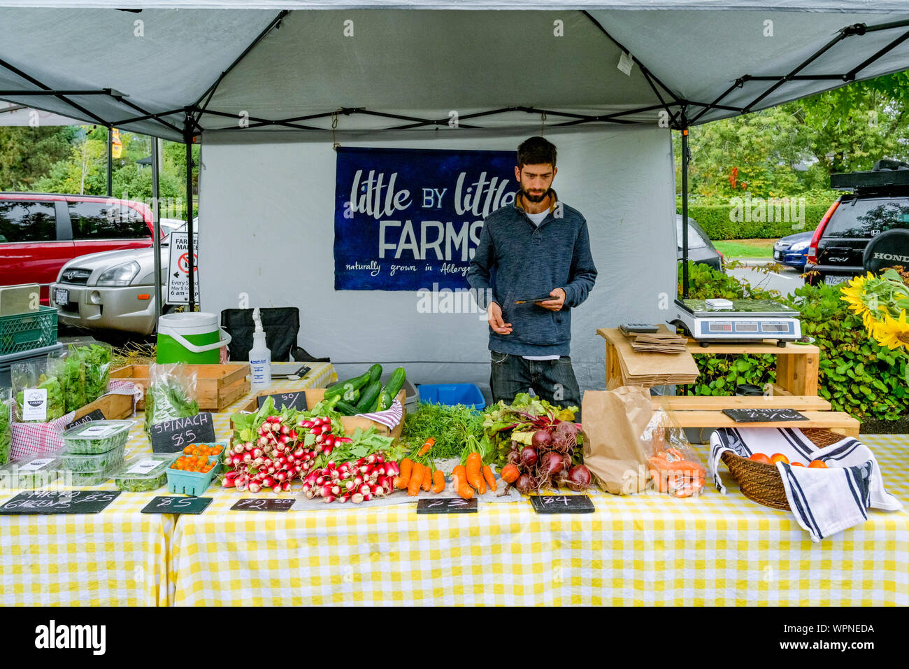 Farmers produce stand hi-res stock photography and images - Alamy