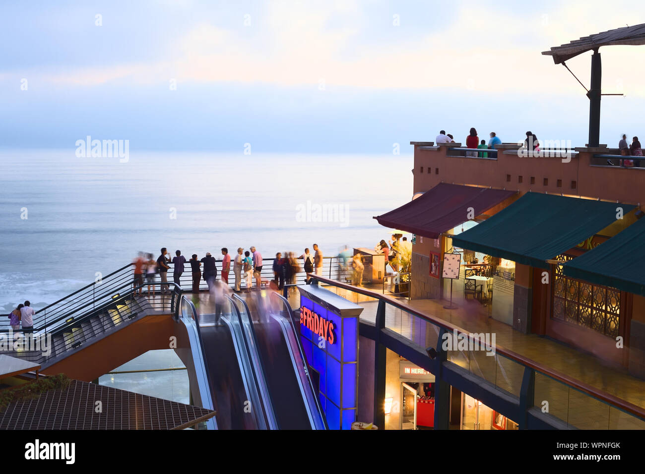 Tgi fridays hi res stock photography and images Page 5 Alamy