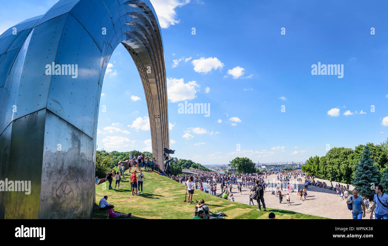 Kiev, Kyiv People's Friendship Arch (Friendship of Nations Monument