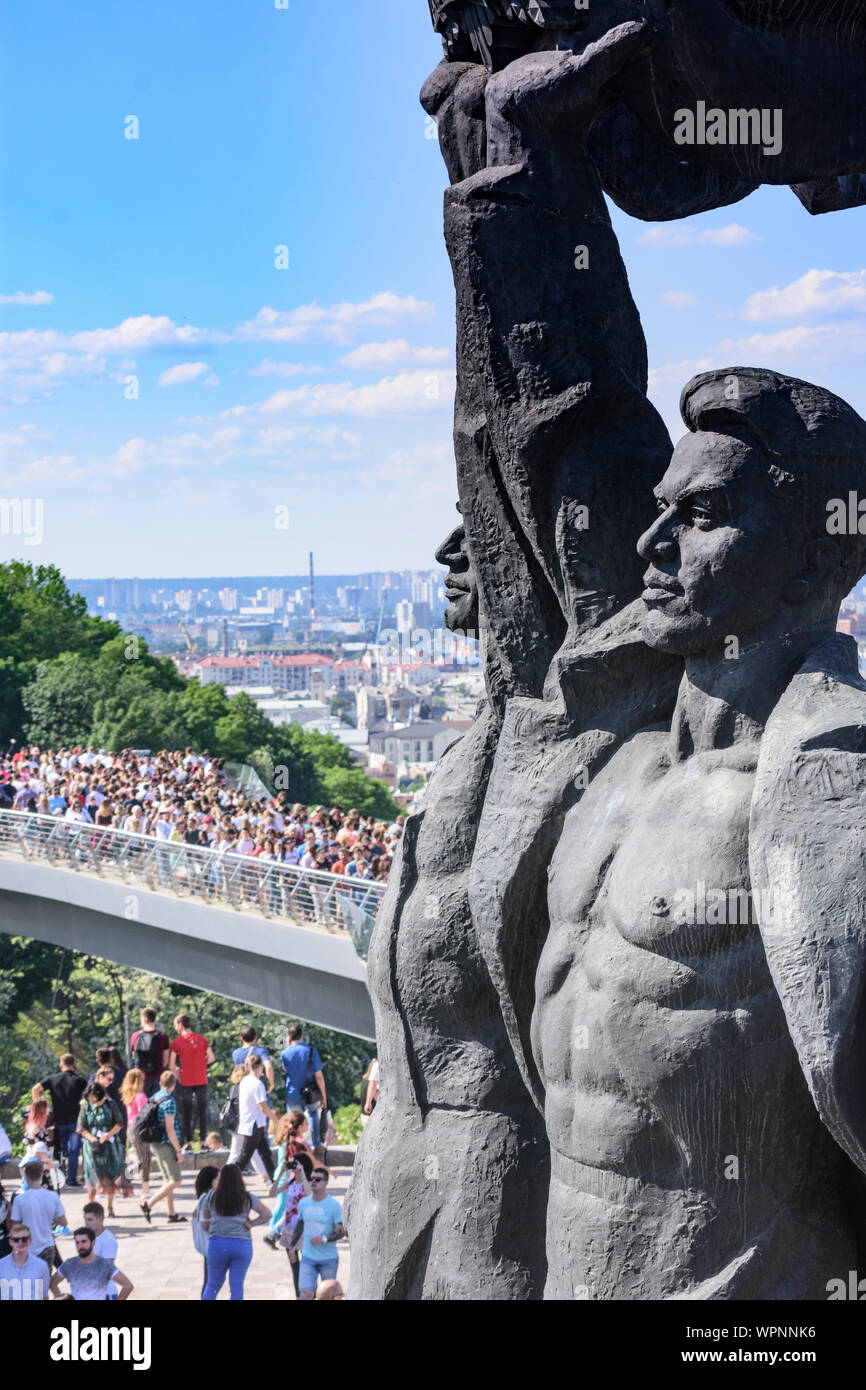 Kiev, Kyiv People's Friendship Arch (Friendship of Nations Monument