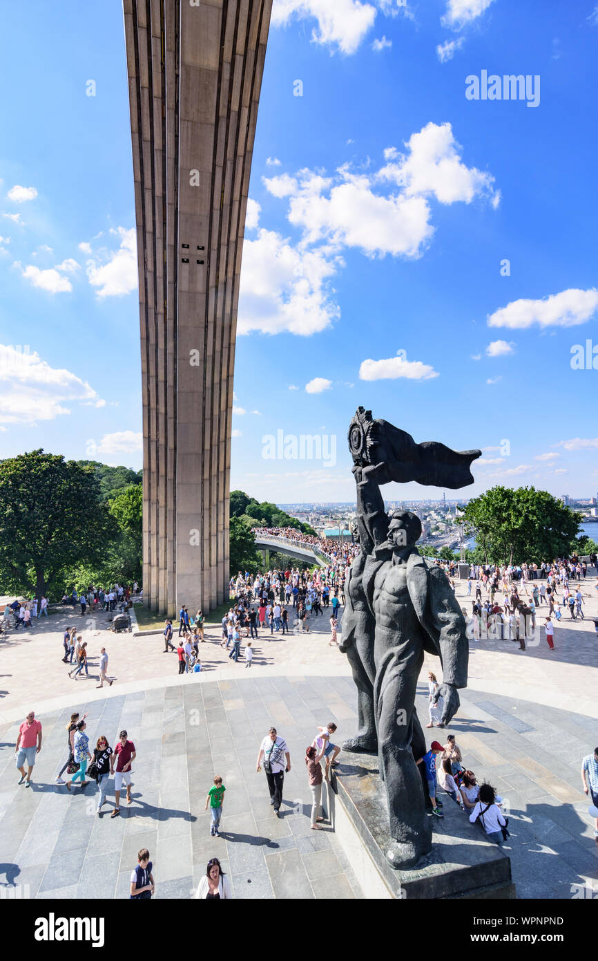 Kiev, Kyiv People's Friendship Arch (Friendship of Nations Monument