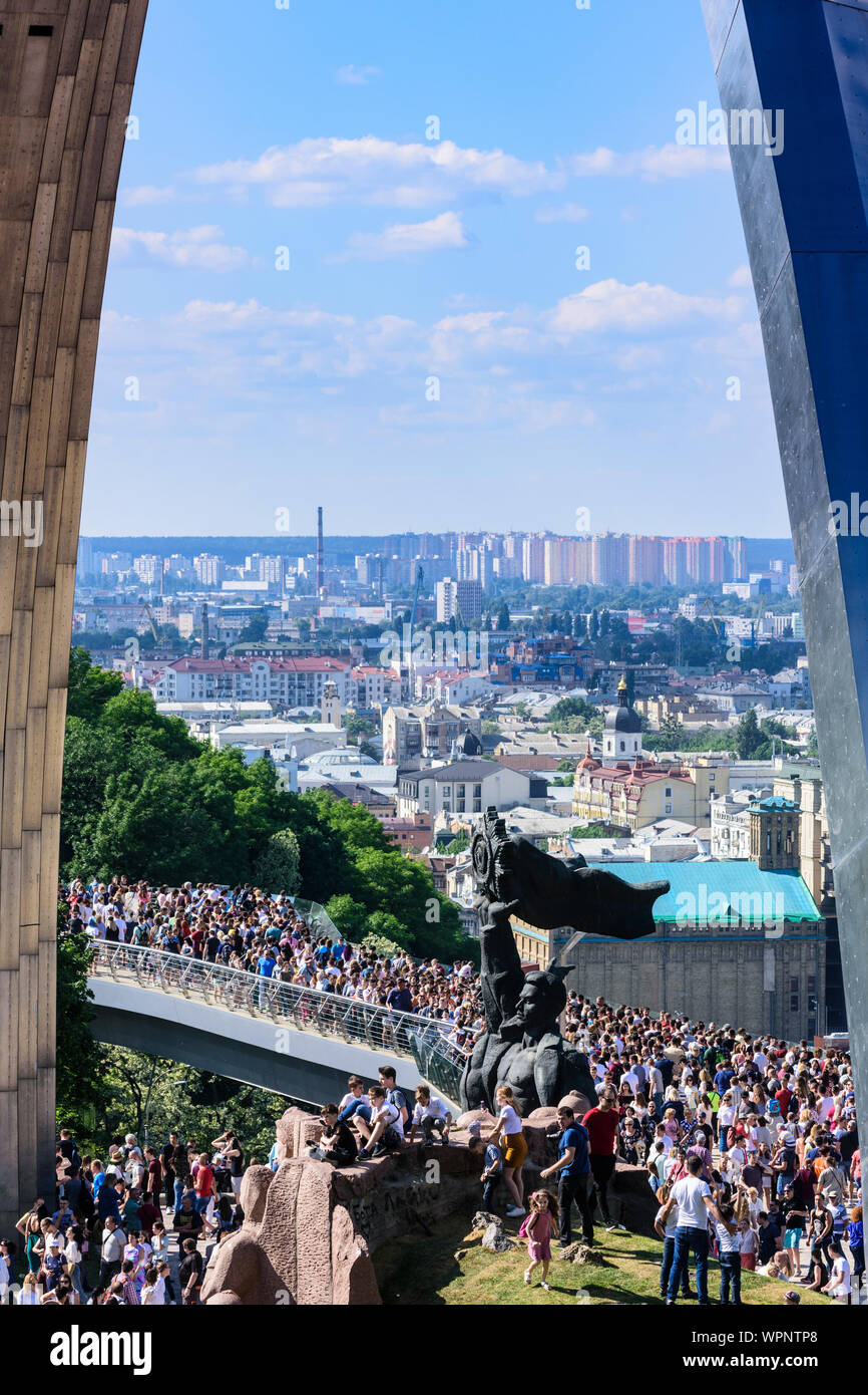 Kiev, Kyiv People's Friendship Arch (Friendship of Nations Monument