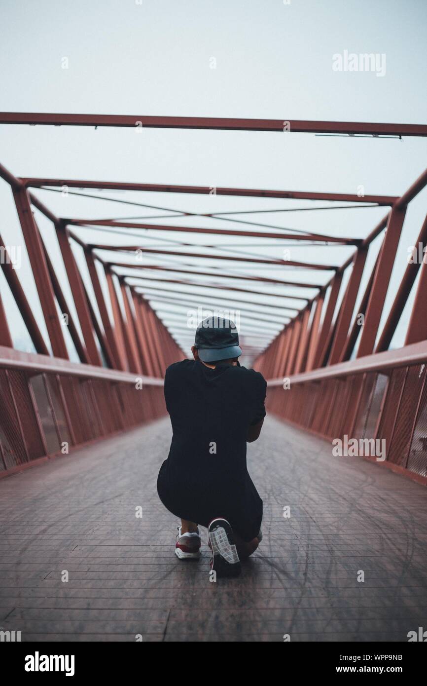 Man kneeling, rear hi-res stock photography and images - Alamy