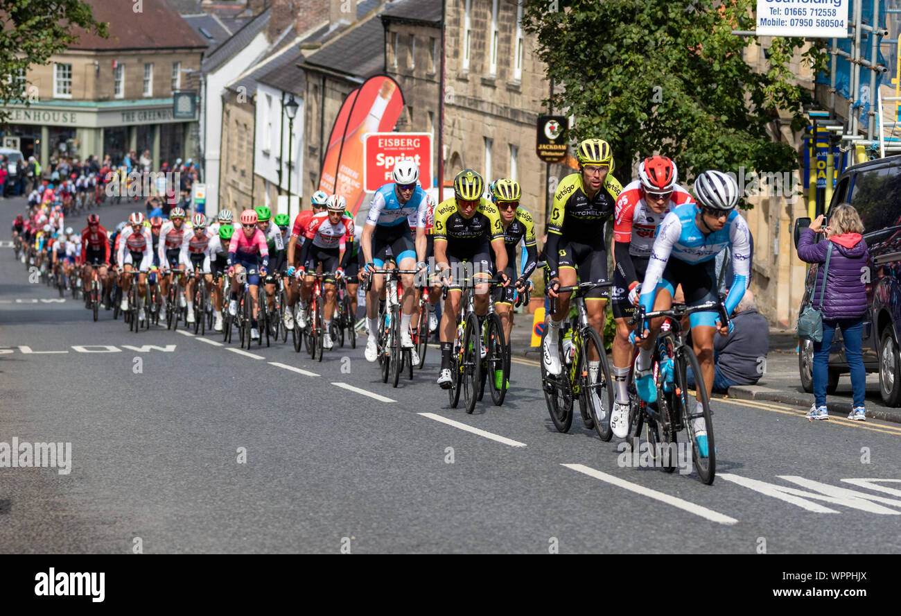 Main peloton at stage 3 of the Tour of Britain in Warkworth Stock Photo