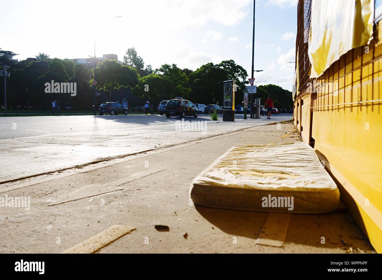 Abandoned mattress hi-res stock photography and images - Alamy