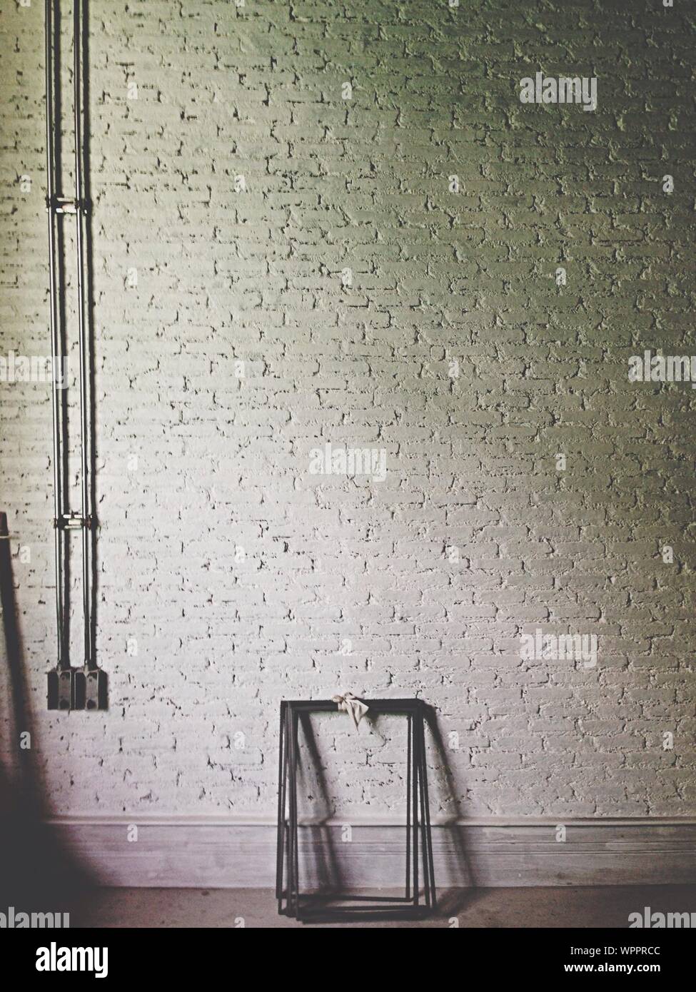 Leaning frame wall hires stock photography and images Alamy