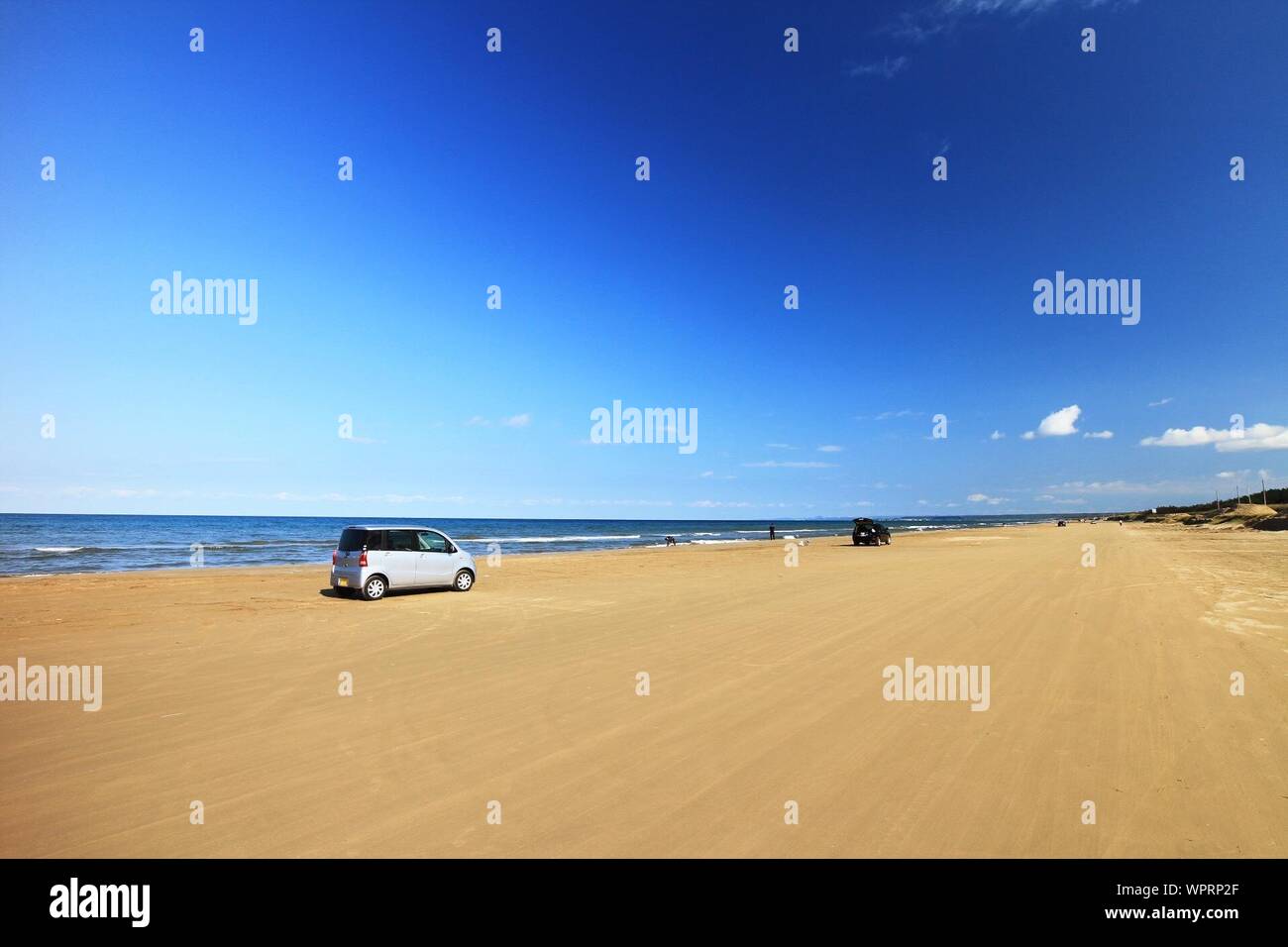 Cars on beach hi-res stock photography and images - Alamy