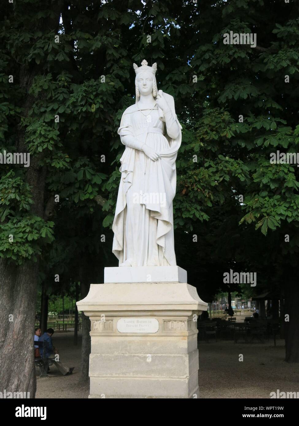 French History: one of the Queens of France Statues, this statue is of the Merovingian Queen Balthild who died in 680 and was later canonised. Stock Photo