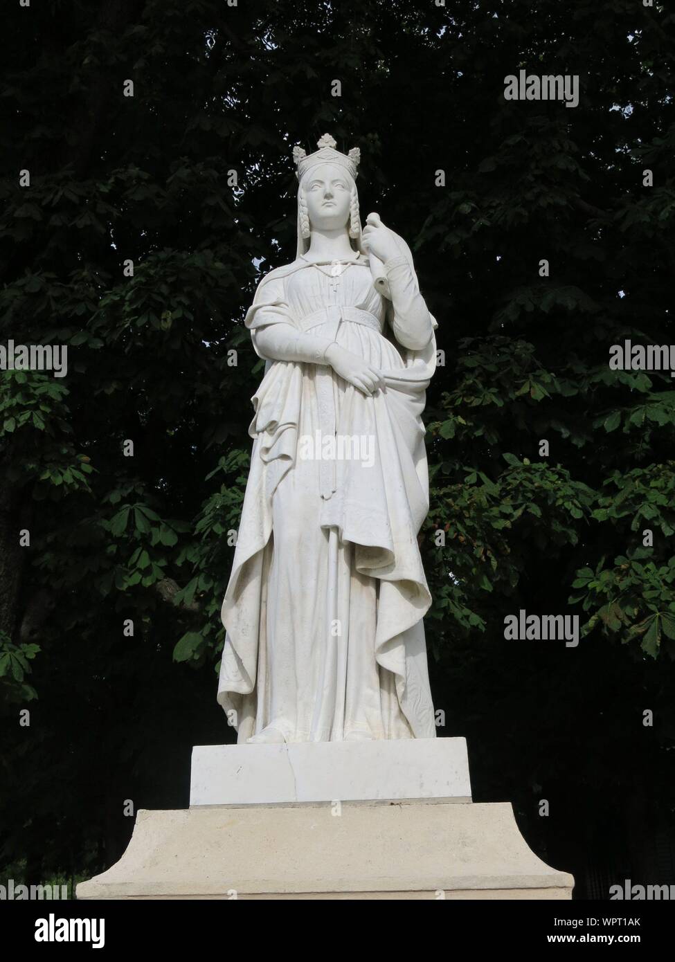 French History: one of the Queens of France Statues, this statue is of the Merovingian Queen Balthild who died in 680 and was later canonised. Stock Photo