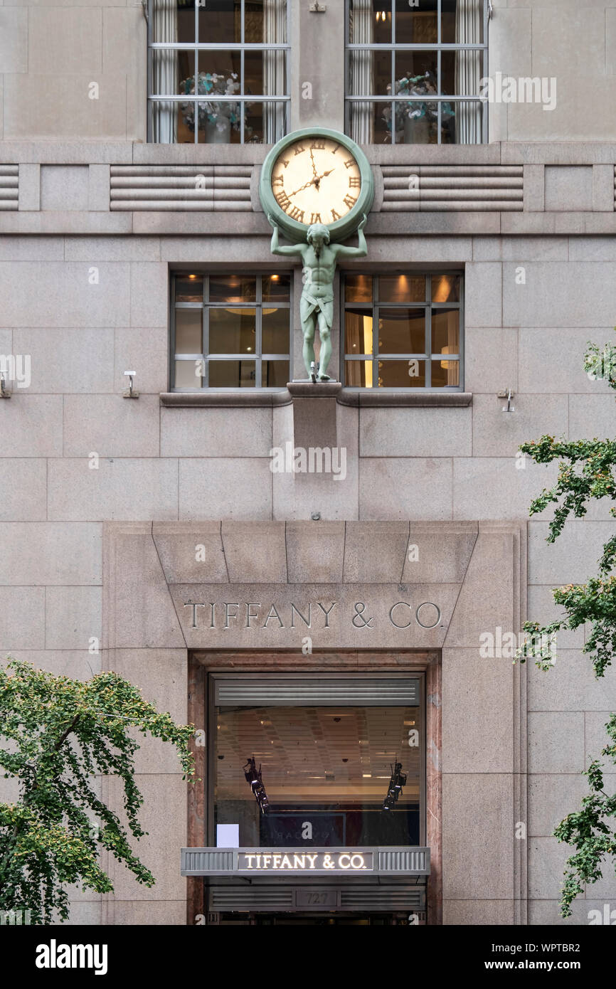 Exterior of Tiffany & Co, 5th Avenue, Manhattan, New York, USA Stock Photo