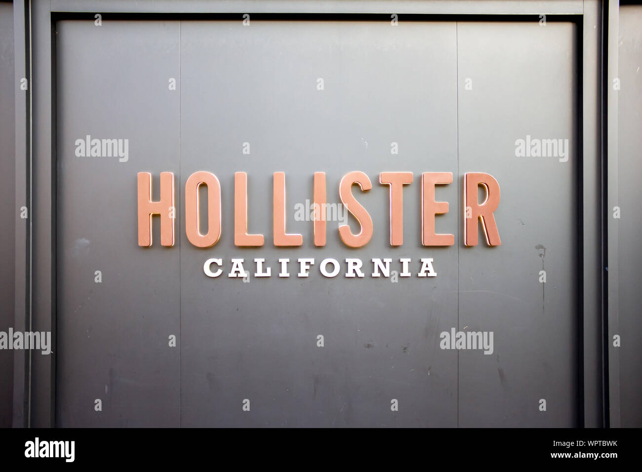 Hollister labor cheap day sale 2019