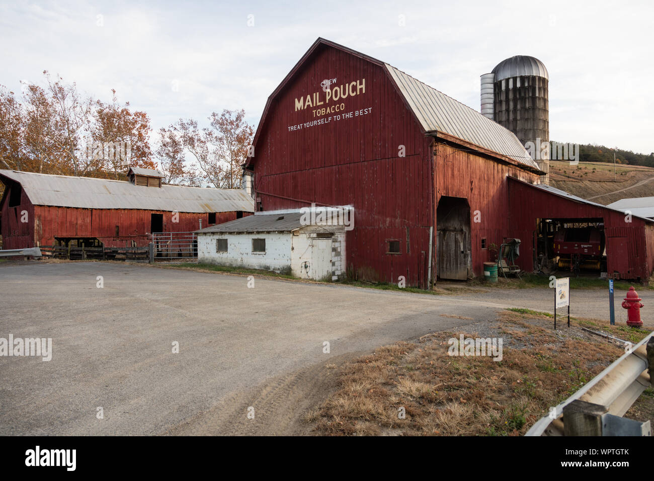 Mail Pouch Chewing Tobacco barn sign in Petersburg, West Virginia Stock