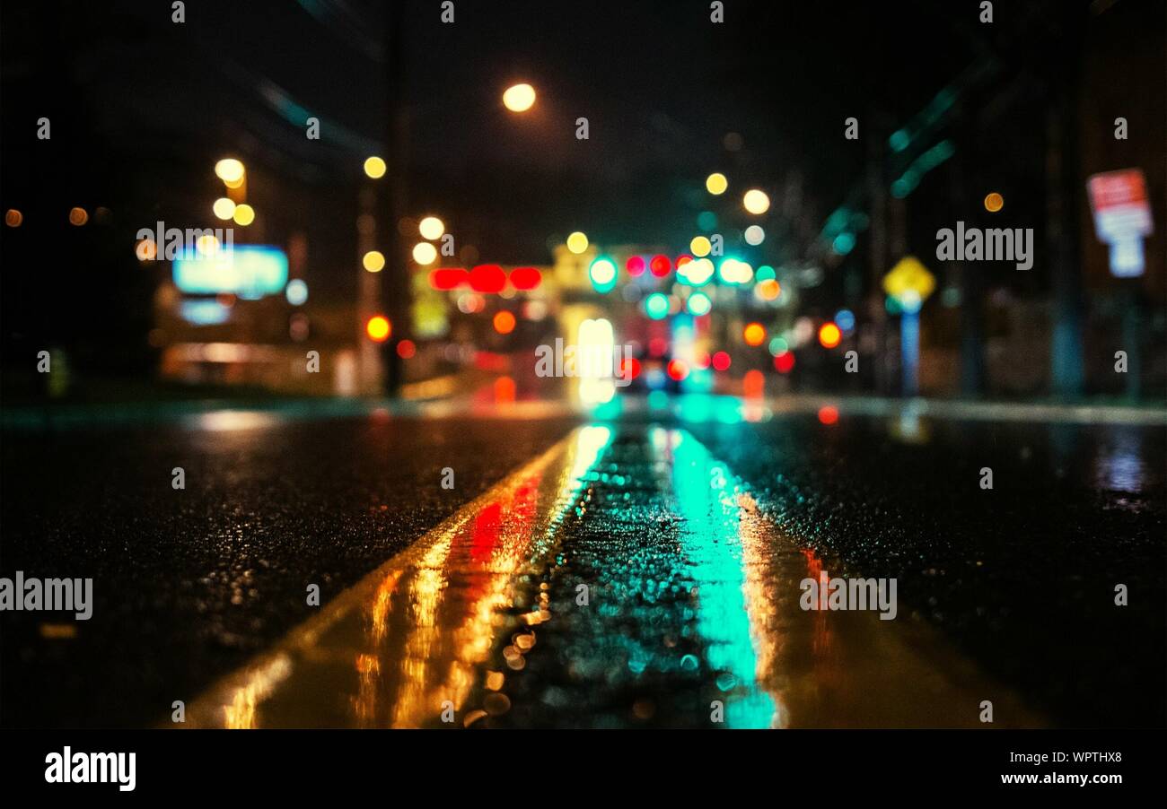 Rainy night city hi-res stock photography and images - Alamy