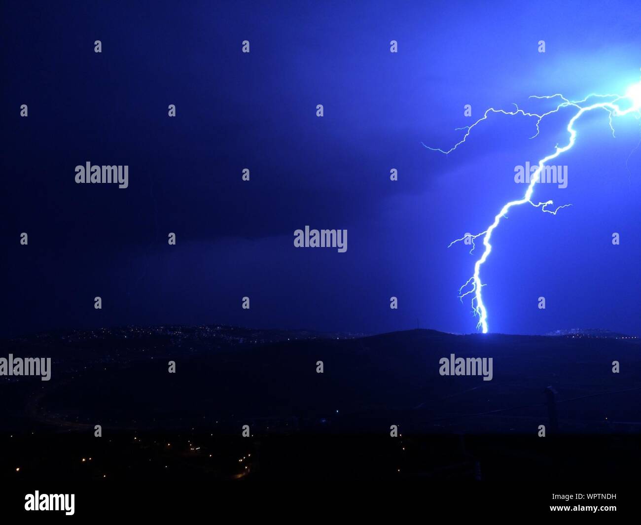 Blue sky lightning hi-res stock photography and images - Alamy