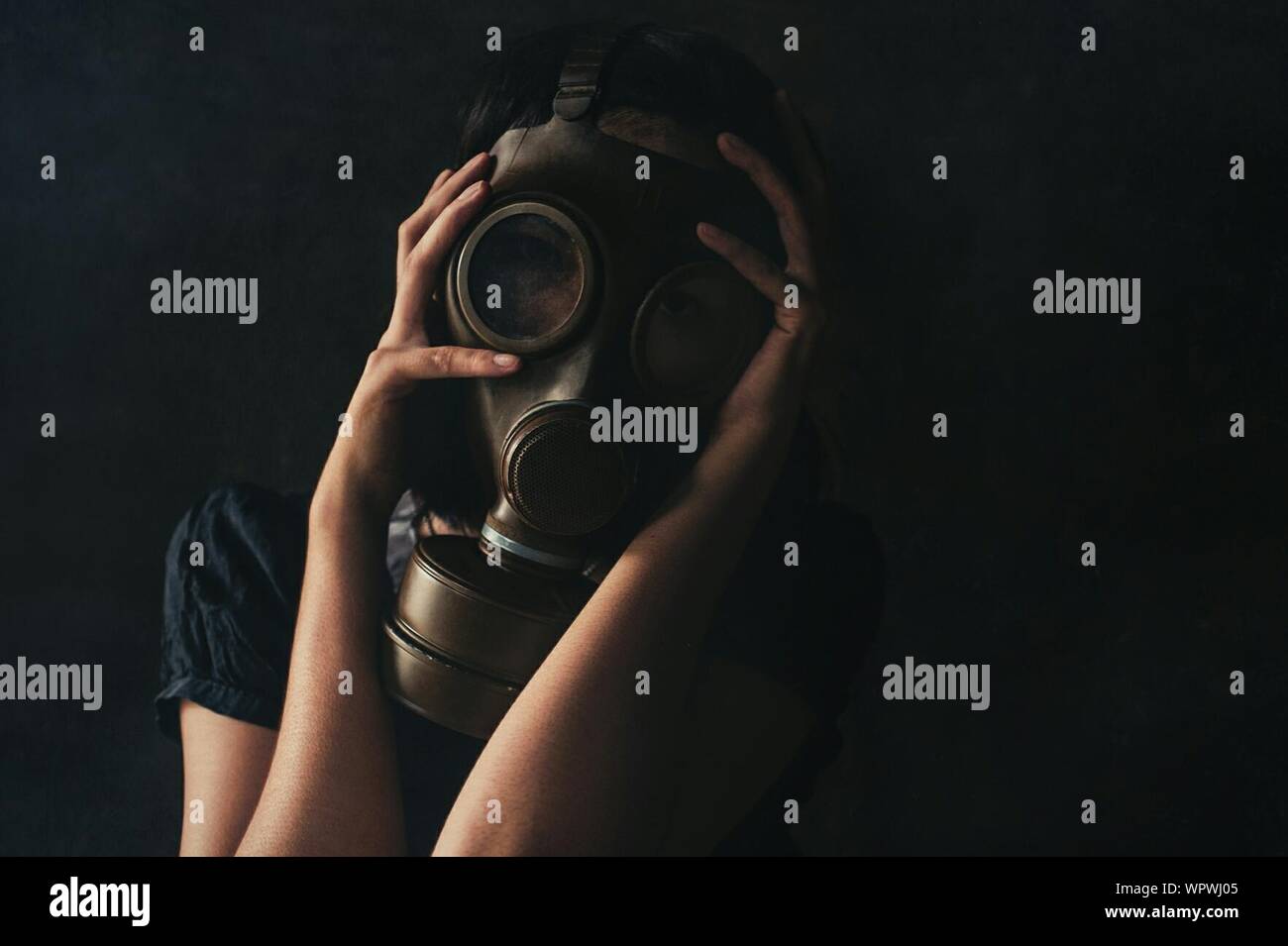 Black gas mask hi-res stock photography and images - Alamy