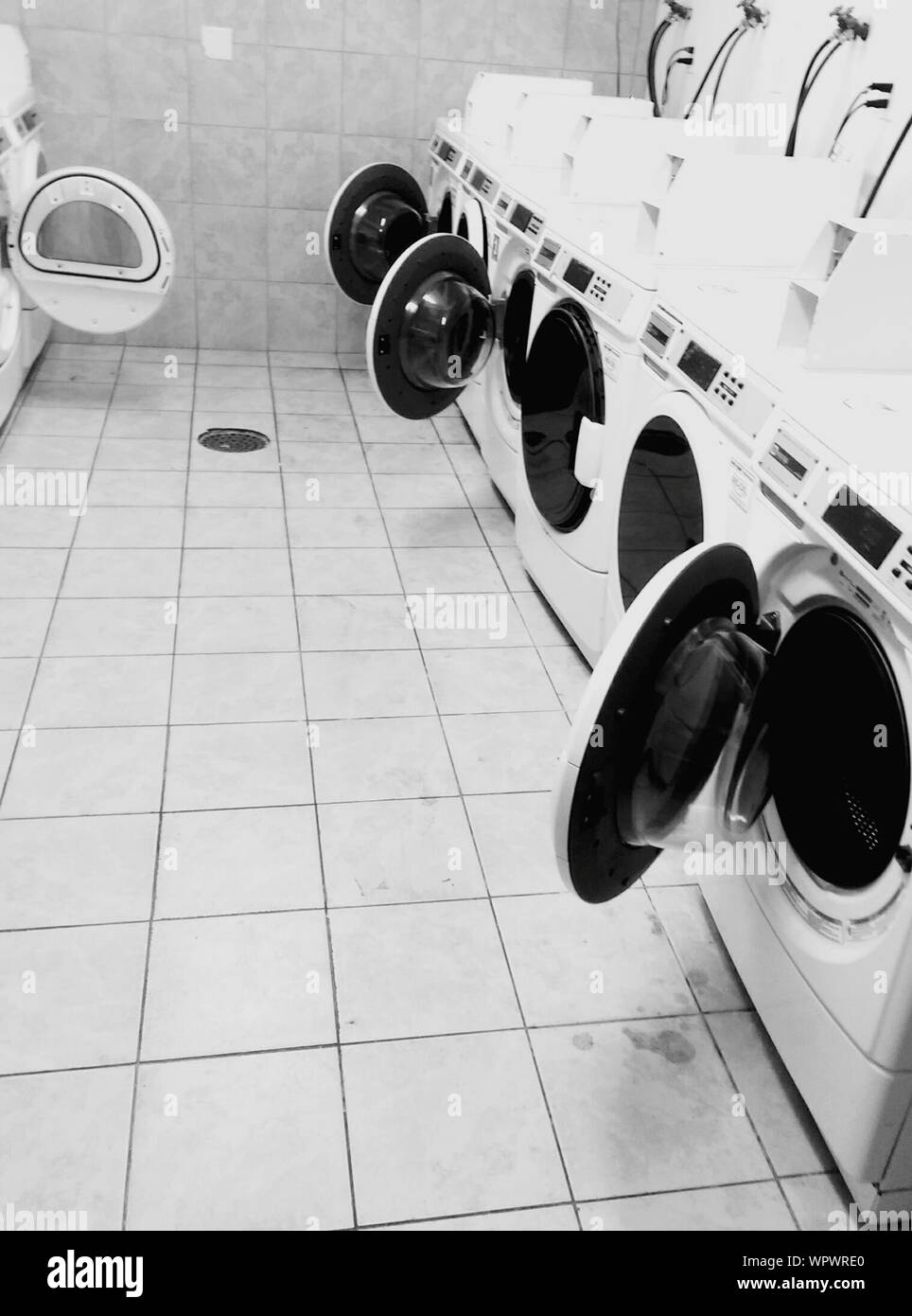 Washing room hires stock photography and images Alamy