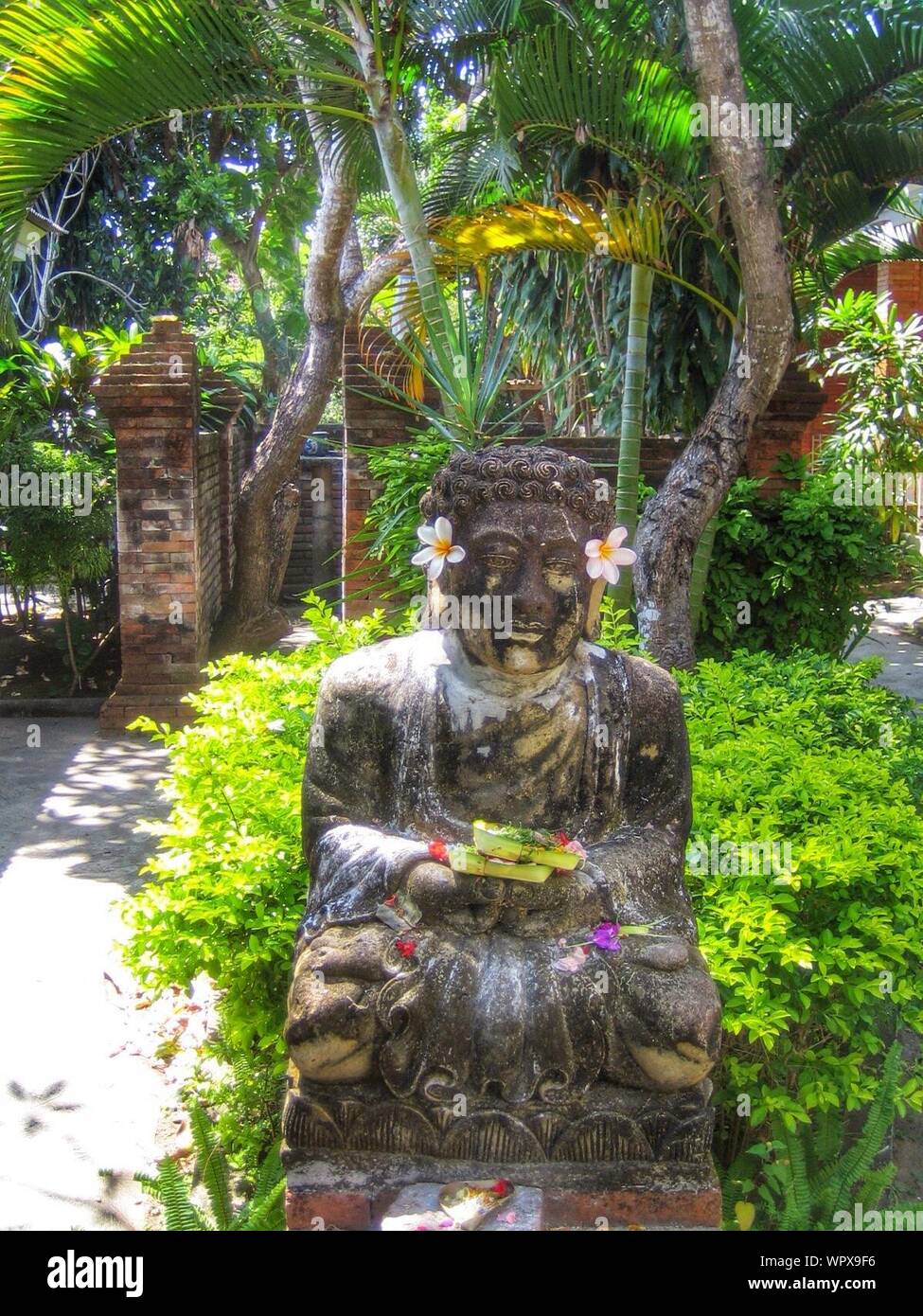 Buddha garden statue hires stock photography and images Alamy