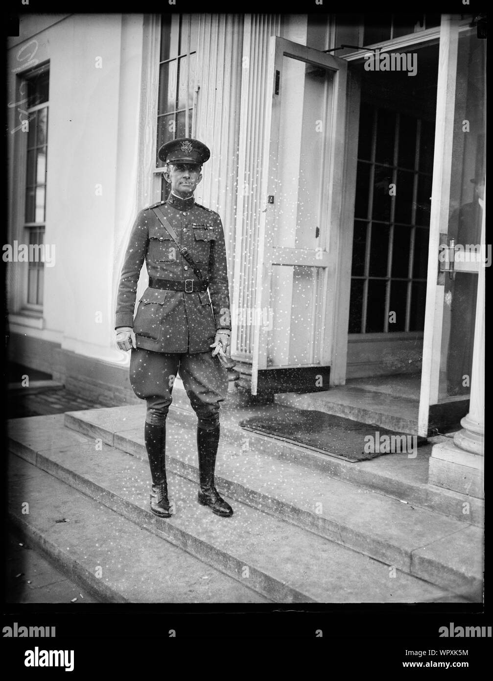 White military man american Black and White Stock Photos & Images - Alamy