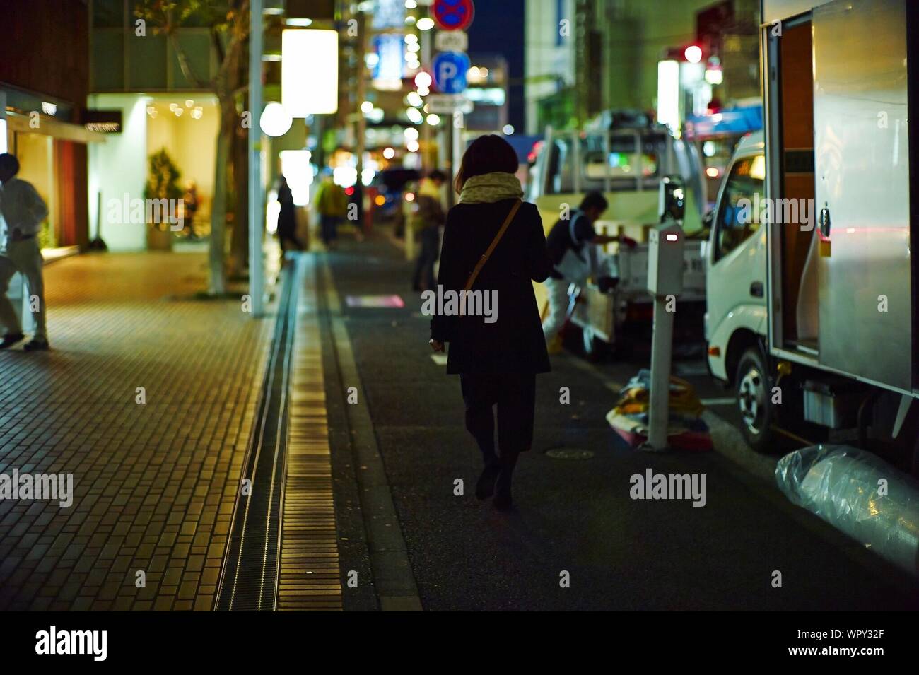 Women walking street night rear hi-res stock photography and images - Alamy