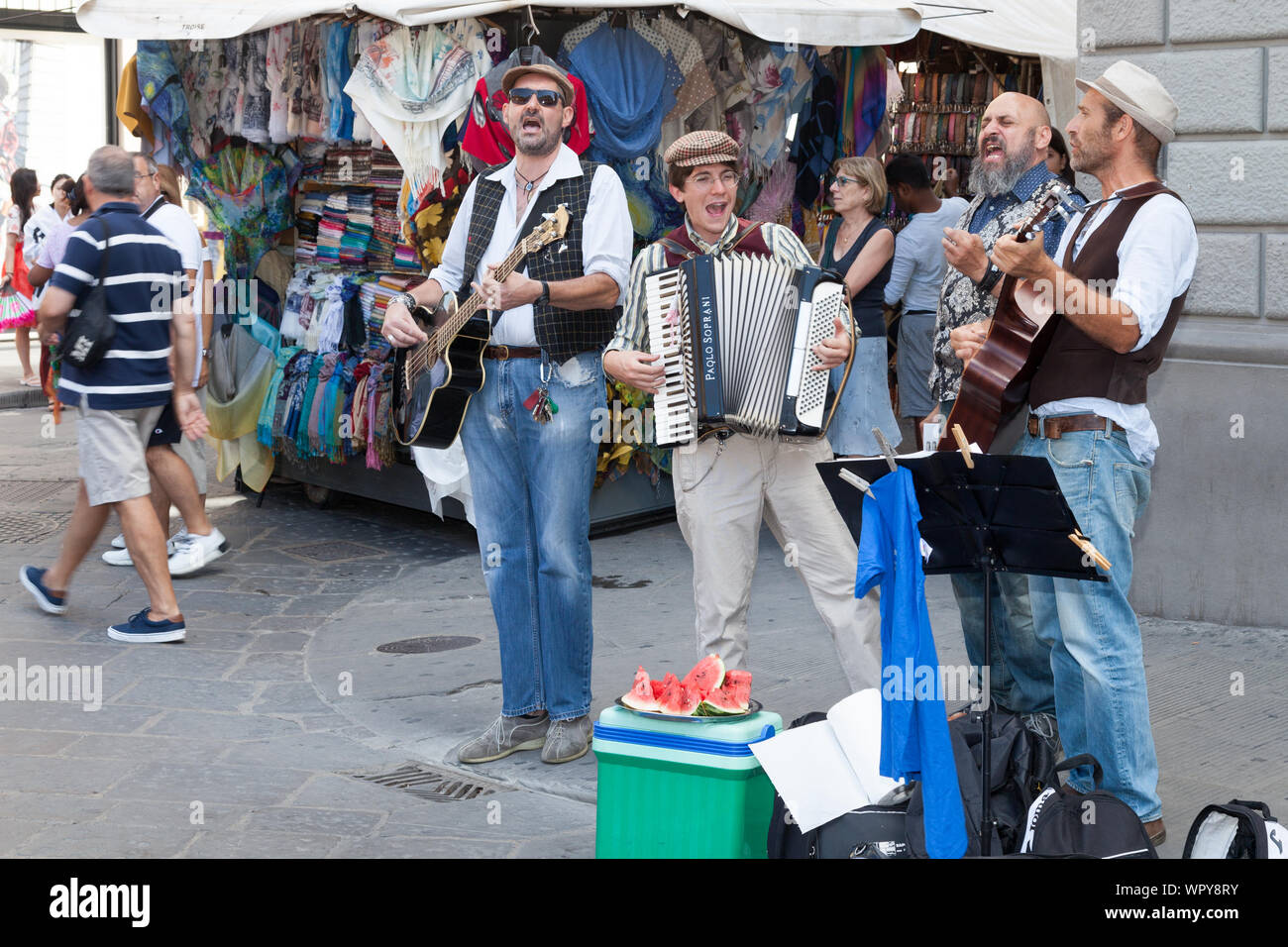 Accordions hires stock photography and images Alamy