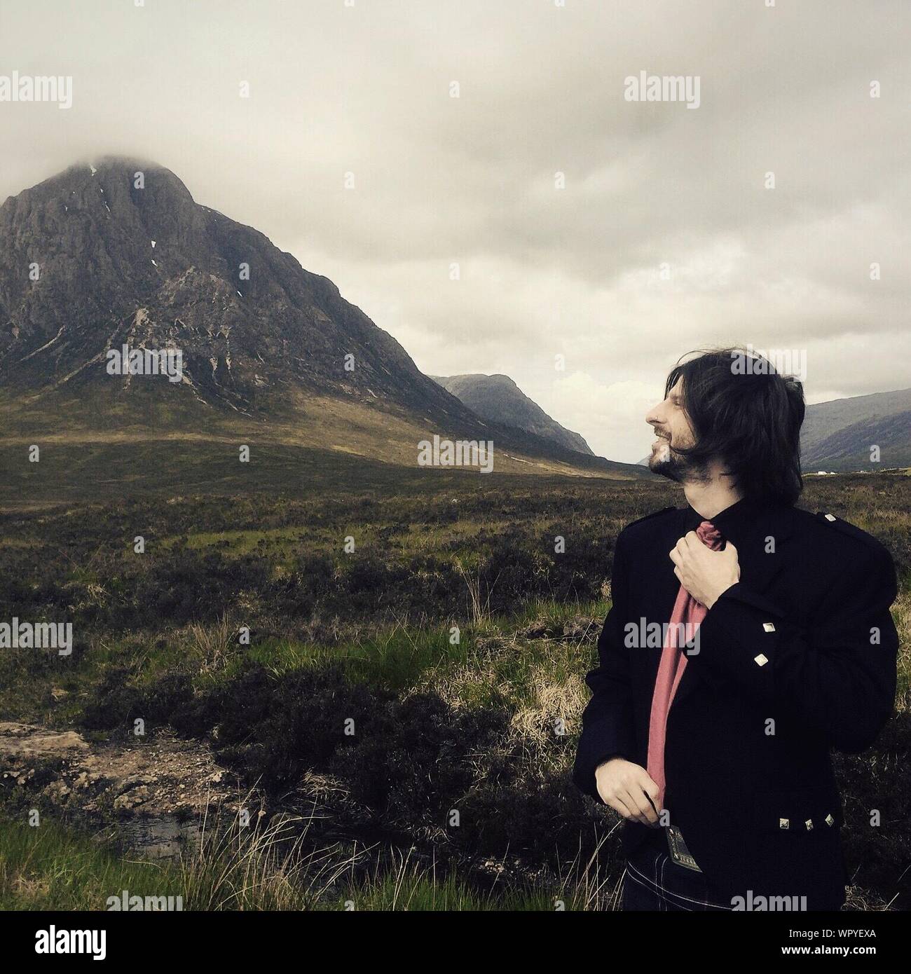 Scottish man wearing kilt hi-res stock photography and images - Alamy
