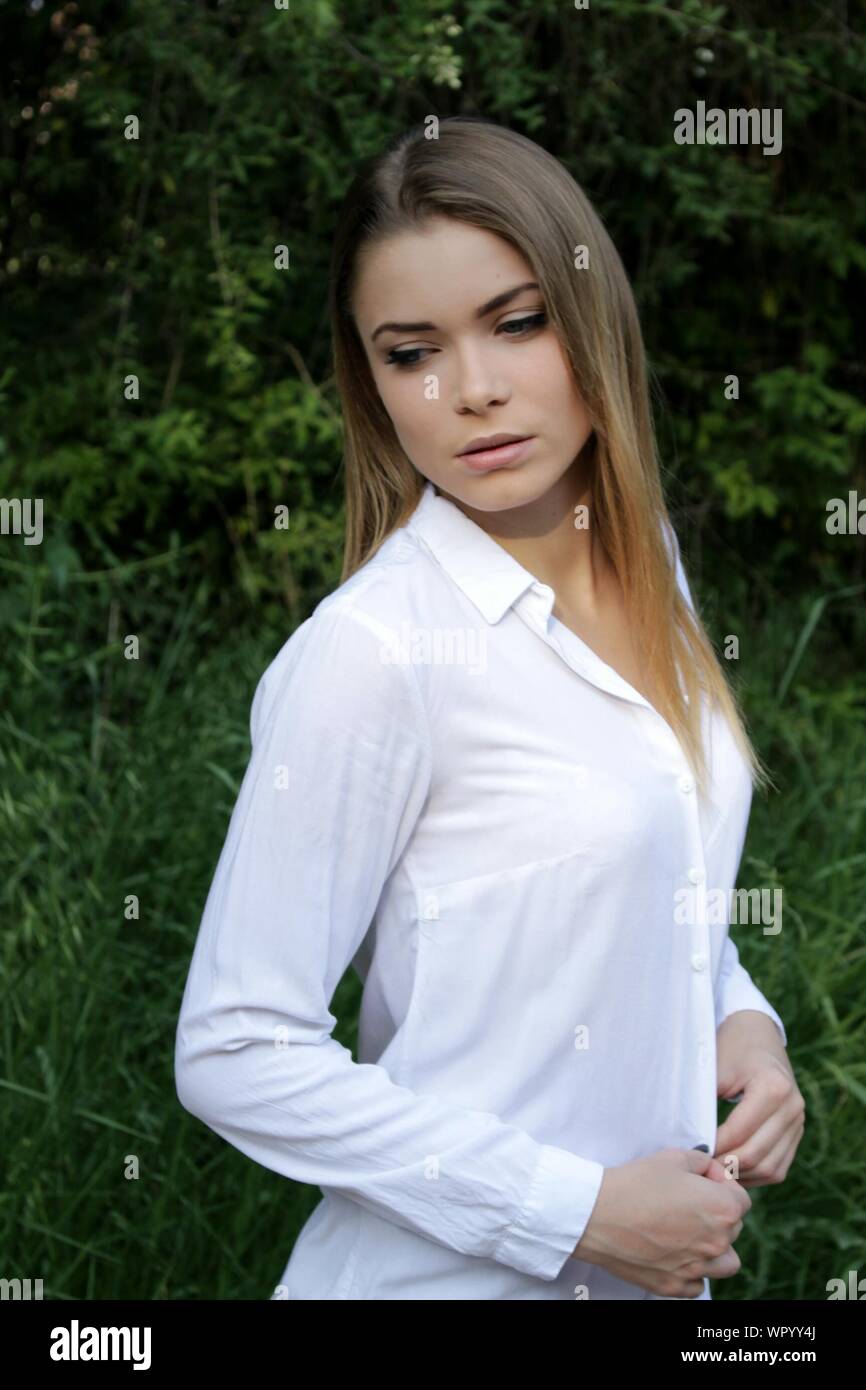 Wearing white shirt hi-res stock photography and images - Alamy