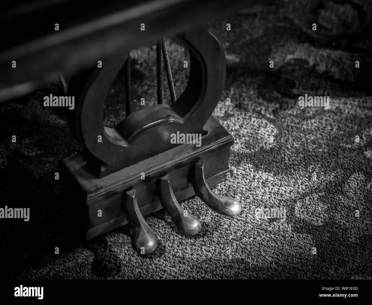 Pedal piano hires stock photography and images Alamy