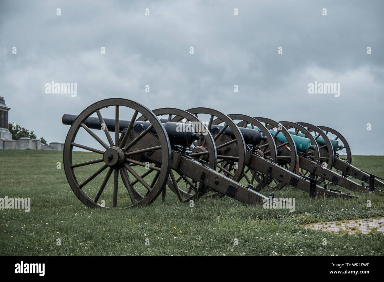 Old Civil War cannon line prepared for battle Stock Photo - Alamy
