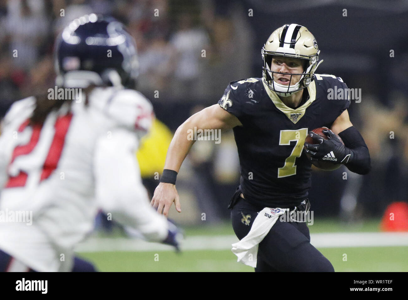New Orleans, LOUISIANA, USA. 9th Sep, 2019. (left to right) Houston Texans cornerback Bradley Roby looks to tackles New Orleans Saints quarterback Taysom Hill in New Orleans, Louisiana USA on September 9, 2019. The Saints beat the Texans 30-28. Credit: Dan Anderson/ZUMA Wire/Alamy Live News Stock Photo