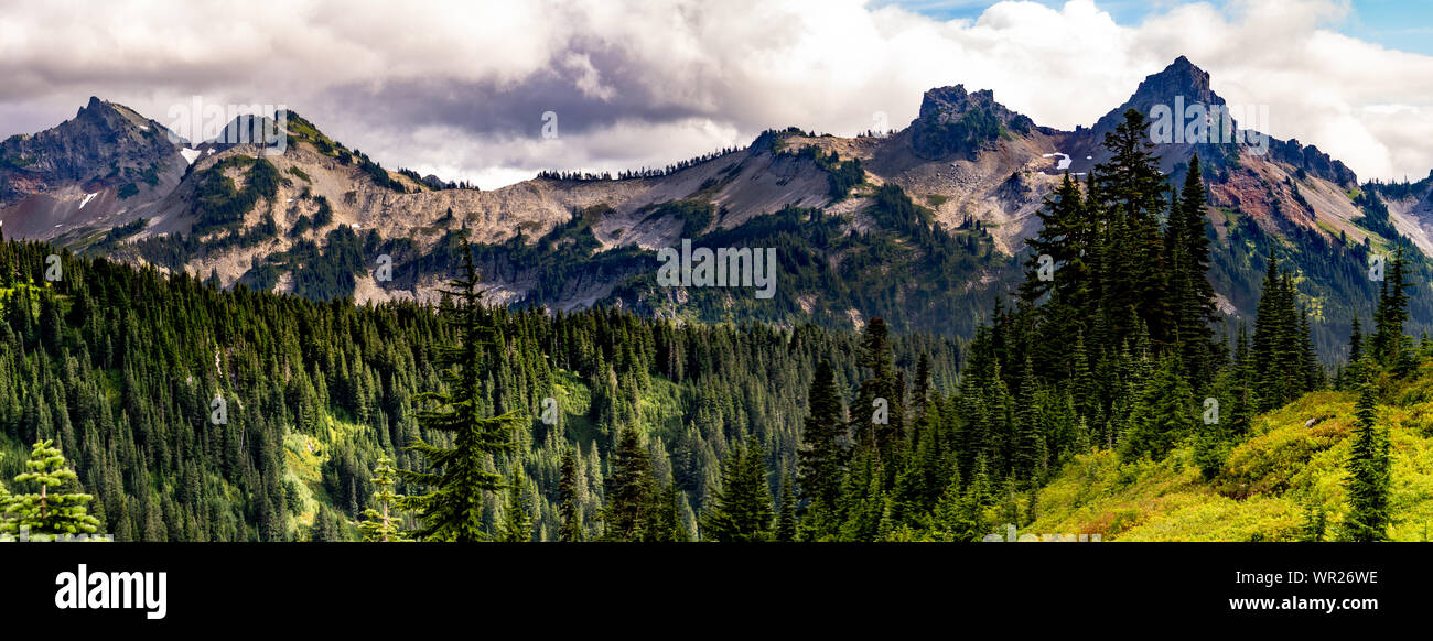 Cascades mountain range hi-res stock photography and images - Alamy