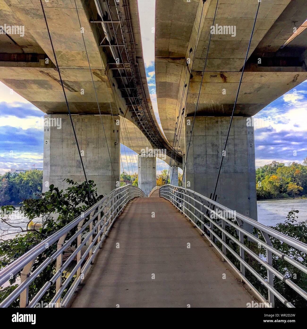 Suspension footbridge hires stock photography and images Alamy