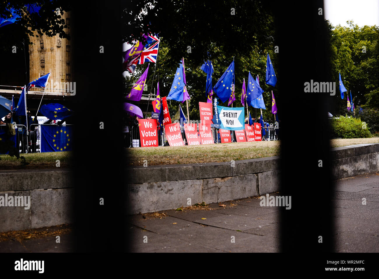 London, UK. 09th Sep, 2019. Pro- and anti-Brexit activists demonstrate outside the Houses of Parliament in London on the day of the prorogation of the parliamentary session, which will see parliamentary activities suspended until mid-October. Credit: SOPA Images Limited/Alamy Live News Stock Photo